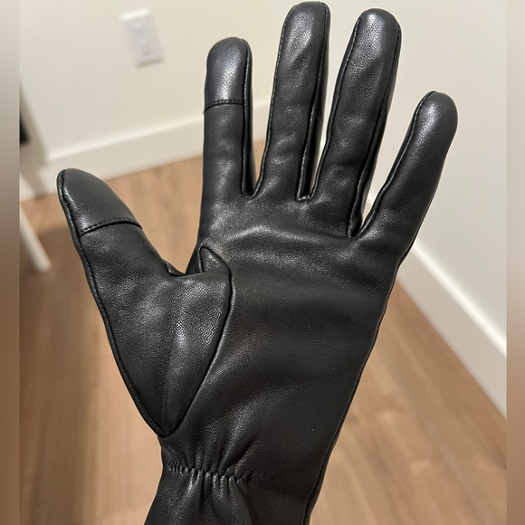 Kate Spade Spade Heart Leather Gloves In Black (Size M) - Picture 4 of 5